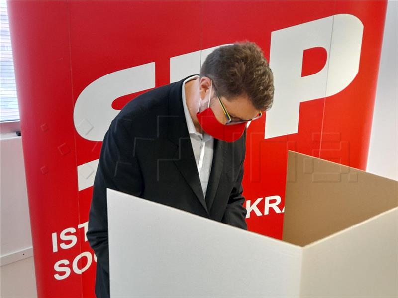 Peđa Grbin glasao na unutarstranačkim izborima SDP-a