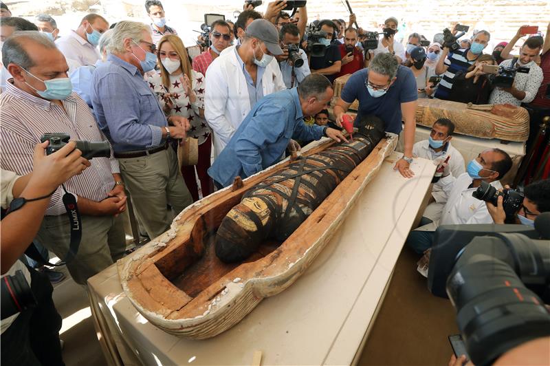 EGYPT ARCHAEOLOGY SAQQARA BURIAL SHAFT DISCOVERY