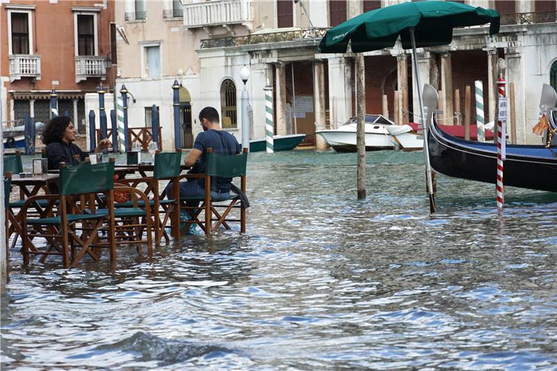 ITALY WEATHER HIGH TIDE WATER