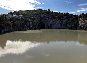 Zmajevo oko kod Rogoznice ponovo posve ostalo bez kisika 