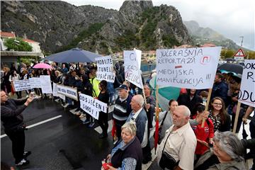 Desetominutna prosvjedna blokada na Jadranskoj magistrali na ulazu u Omiš