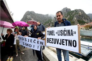 Desetominutna prosvjedna blokada na Jadranskoj magistrali na ulazu u Omiš