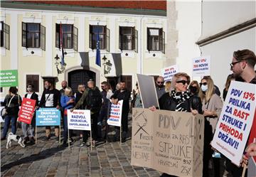 Prosvjed Inicijative za uvođenje niže stope PDV-a na frizerske usluge