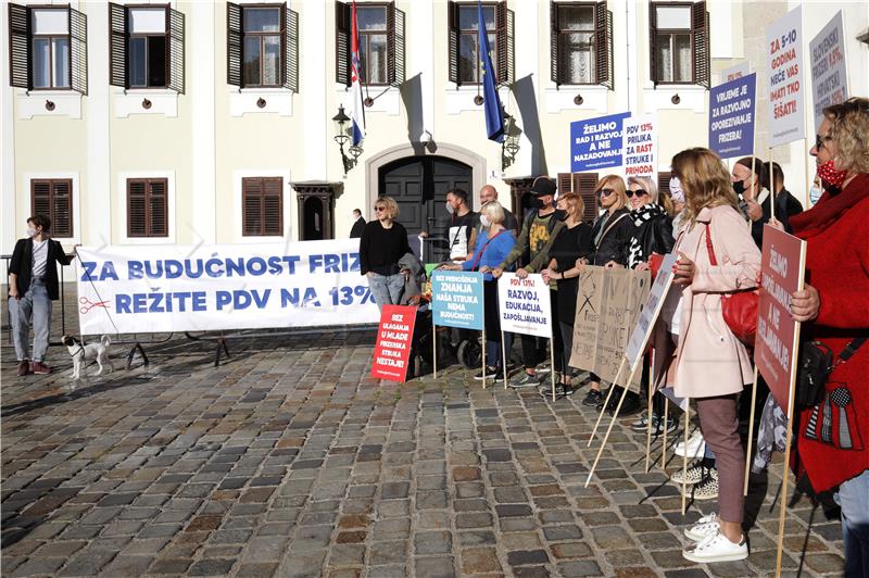 Prosvjed Inicijative za uvođenje niže stope PDV-a na frizerske usluge