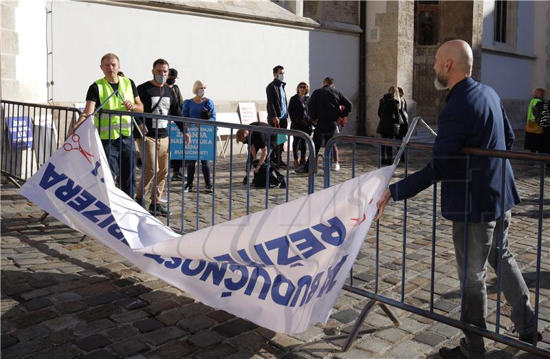 Prosvjed Inicijative za uvođenje niže stope PDV-a na frizerske usluge