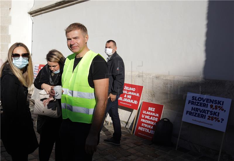 Prosvjed Inicijative za uvođenje niže stope PDV-a na frizerske usluge