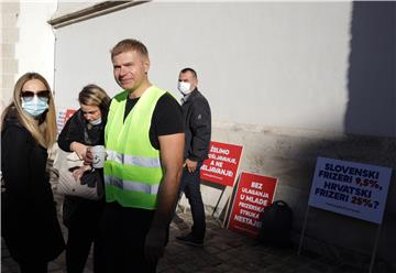 Prosvjed Inicijative za uvođenje niže stope PDV-a na frizerske usluge