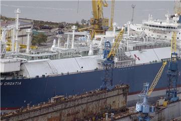 Rijeka: Brod "LNG Croatia" otegljen u Brodogradilište Viktor Lenac
