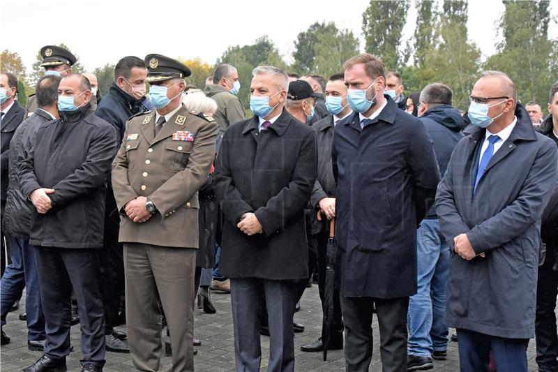 Položeni vijenci na grob general-bojnika Blage Zadre u Vukovaru