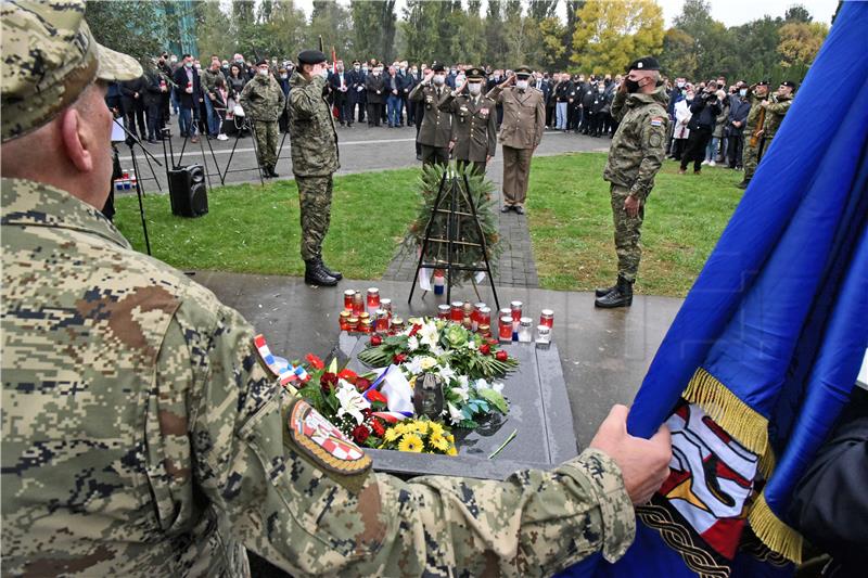 Položeni vijenci na grob general-bojnika Blage Zadre u Vukovaru