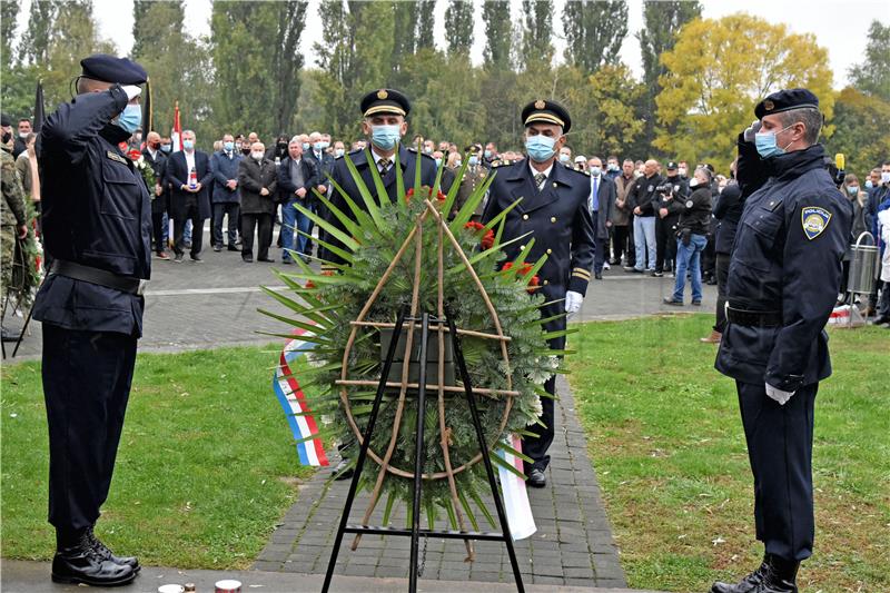 Položeni vijenci na grob general-bojnika Blage Zadre u Vukovaru