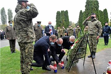 Položeni vijenci na grob general-bojnika Blage Zadre u Vukovaru