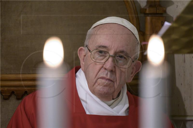 Zaražen muškarac koji živi u rezidenciji pape Franje