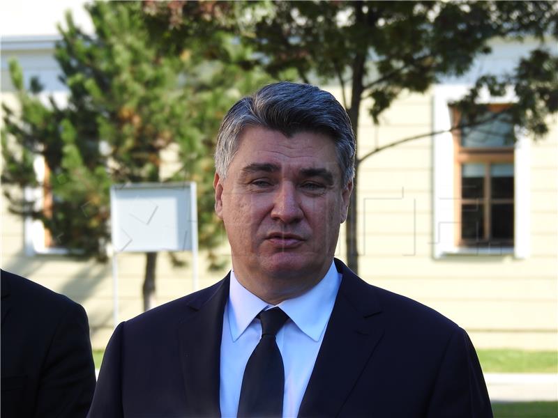 Milanovic first president to visit Roma settlement Parag