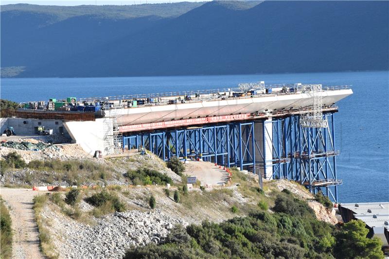 Minister says work on Peljesac Bridge proceeding as planned