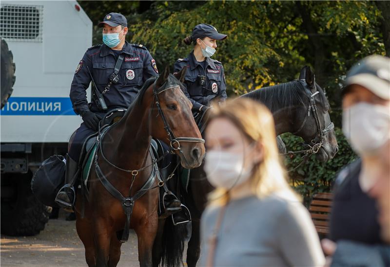 Rusija ne planira 'lockdown' unatoč velikom broju umrlih - Putin