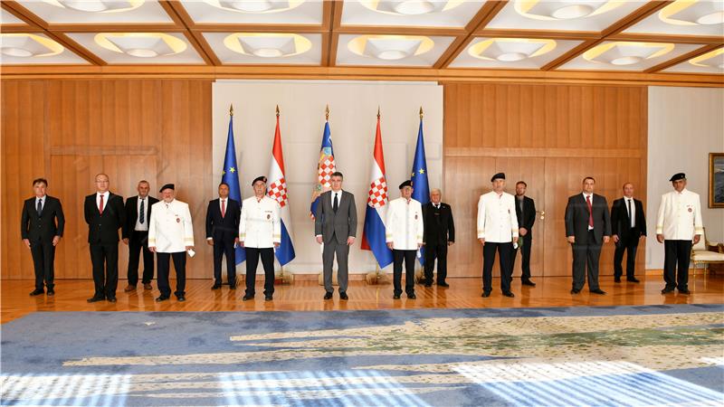 Predsjednik Milanović primio pripadnike Udruge dragovoljaca HRM Dubrovnik