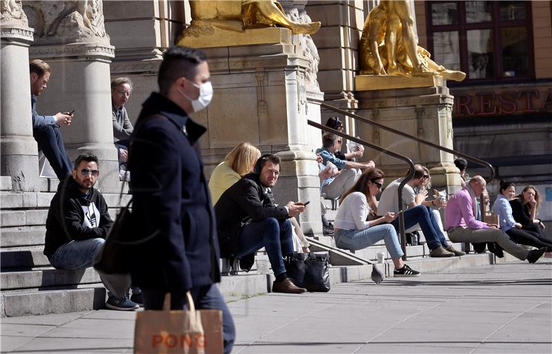 Broj zaraženih raste, ali Švedska ostaje pri svom 