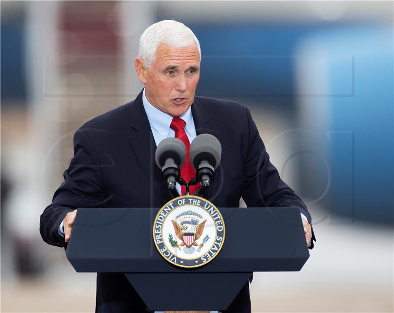 Pence nastavlja kampanju unatoč virusu među suradnicima