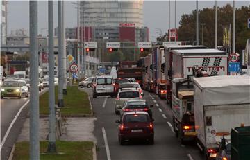 Prosvjed prijevoznika jutros paralizirao zagrebačke prometnice