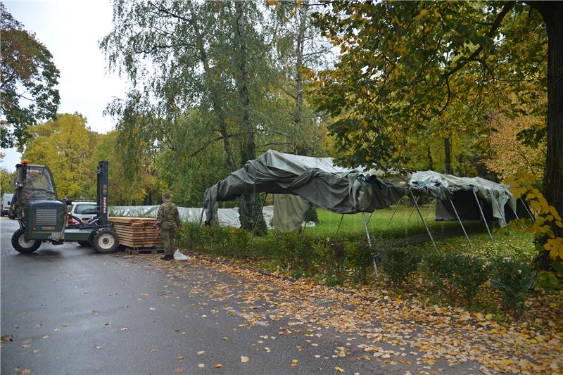 MORH: Hrvatska vojska postavlja šatore ispred Medicinskog fakulteta u Zagrebu