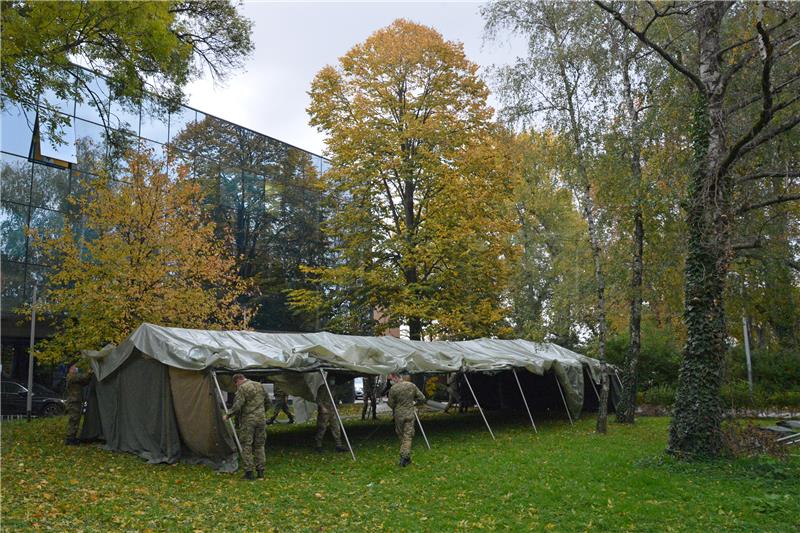 MORH: Hrvatska vojska postavlja šatore ispred Medicinskog fakulteta u Zagrebu