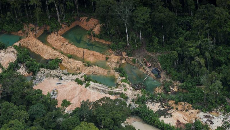 AMAZON MINING ENVIRONMENTAL POLITICS