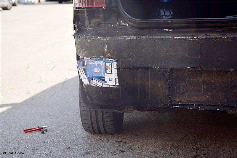 Zadarska policija na autocesti uhvatila krijumčara cigareta