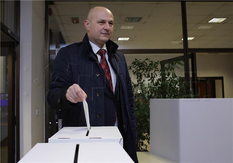 MEP Kolakusic thinks Covid is 'ordinary cold' and wants EP to reopen its doors 