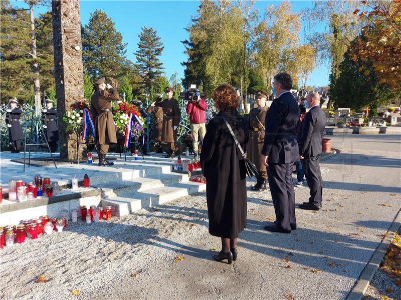 Izaslanstva Vlade i Sabora položila vijence na Mirogoju