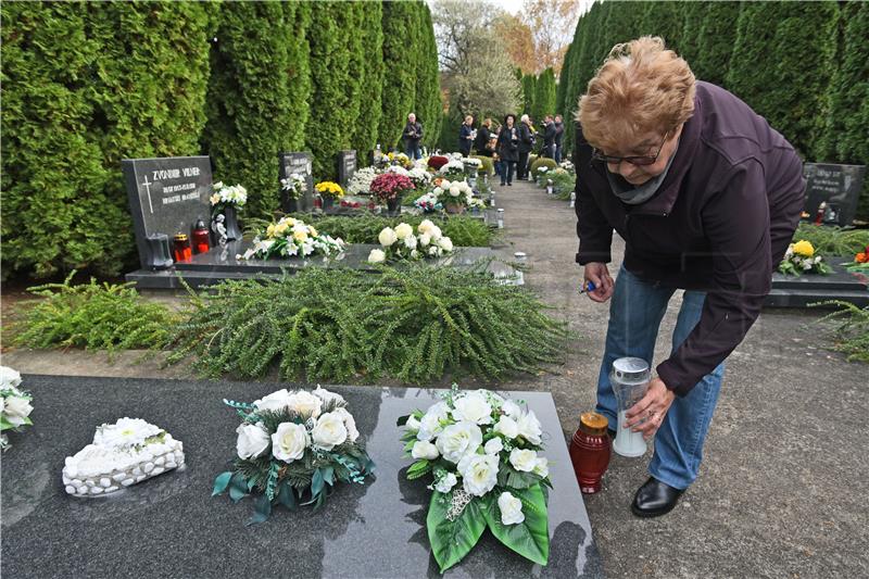 Vukovar residents remember dearest ones on All Saints' Day