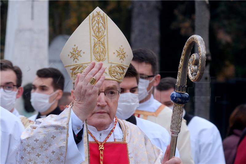 Središnje euharistijsko slavlje i molitva za pokojne na Mirogoju