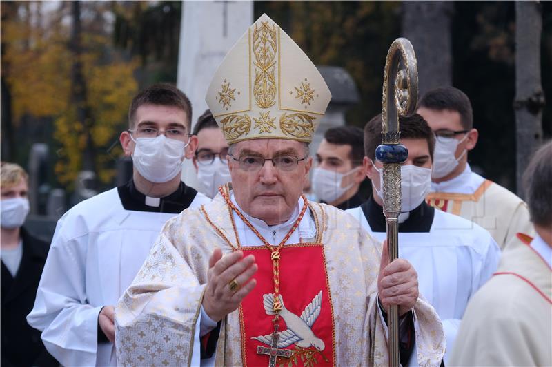 Središnje euharistijsko slavlje i molitva za pokojne na Mirogoju