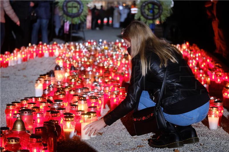 Središnje euharistijsko slavlje i molitva za pokojne na Mirogoju