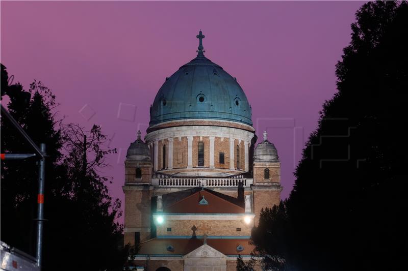 Središnje euharistijsko slavlje i molitva za pokojne na Mirogoju