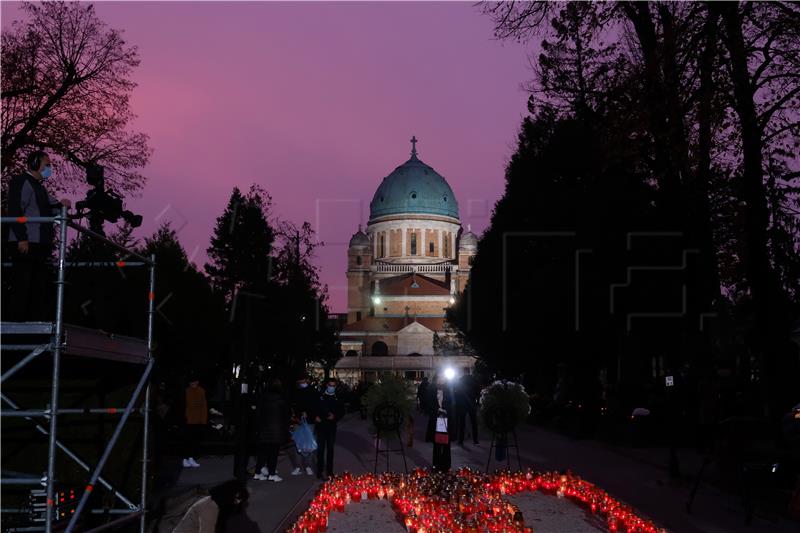 Središnje euharistijsko slavlje i molitva za pokojne na Mirogoju