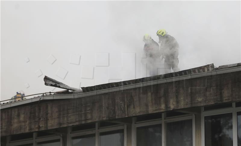 Ugašen požar u Osnovnoj školi Mate Lovraka, u tijeku dogašavanje