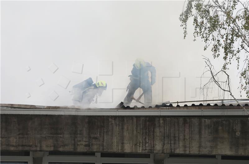 Ugašen požar u Osnovnoj školi Mate Lovraka, u tijeku dogašavanje