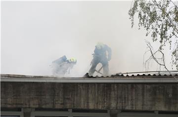 Ugašen požar u Osnovnoj školi Mate Lovraka, u tijeku dogašavanje