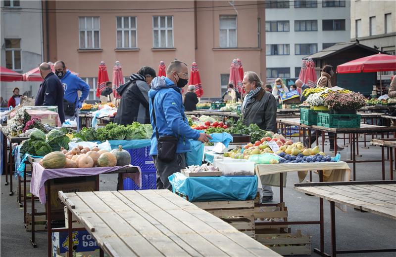 Poluprazna tržnica Dolac u vrijme pandemije