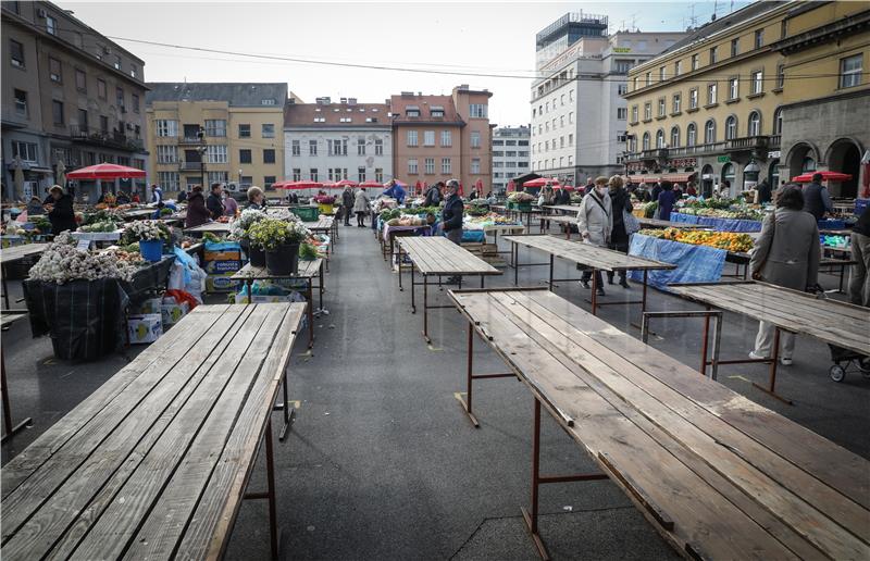 Poluprazna tržnica Dolac u vrijme pandemije