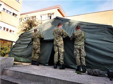 Hrvatska vojska postavila dodatne šatore ispred Klinike za infektivne bolesti