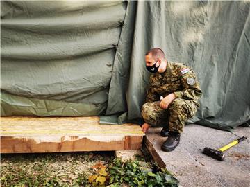 Hrvatska vojska postavila dodatne šatore ispred Klinike za infektivne bolesti