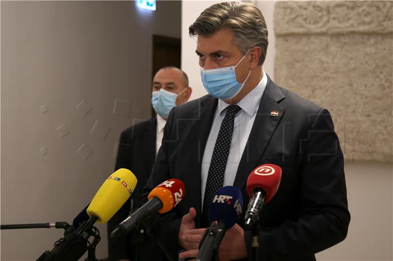 Plenković: Nikada se nije raspravljalo o uvođenju policijskog sata