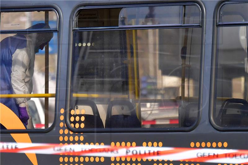 Rotterdam: Tramvaj iskočio iz tračnica i završio na vrhu skulpture  