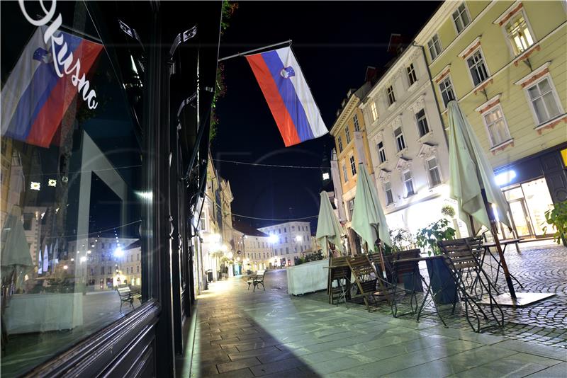 U Ljubljani neredi na neprijavljenim demonstracijama, intervenirala policija