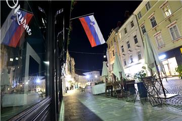 U Ljubljani neredi na neprijavljenim demonstracijama, intervenirala policija