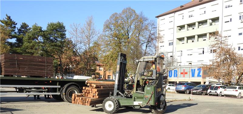 Hrvatska vojska počela postavljati šatore u krugu varaždinske bolnice 