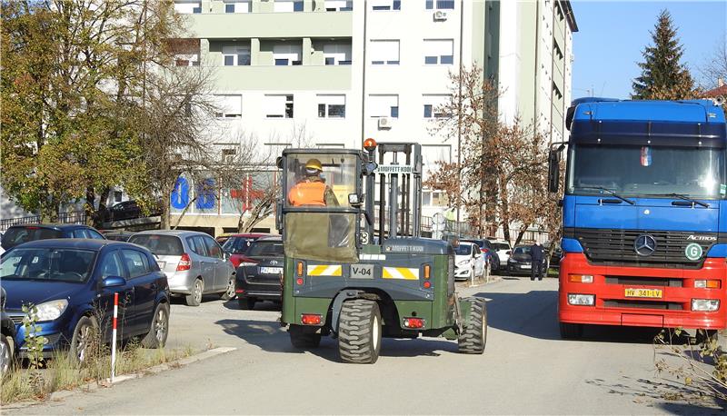 Hrvatska vojska počela postavljati šatore u krugu varaždinske bolnice 