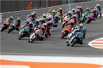 Moto3: Fernandezu pobjeda, Arenas dikvalificiran